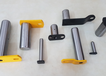 PINS FOR EARTH MOVING MACHINES